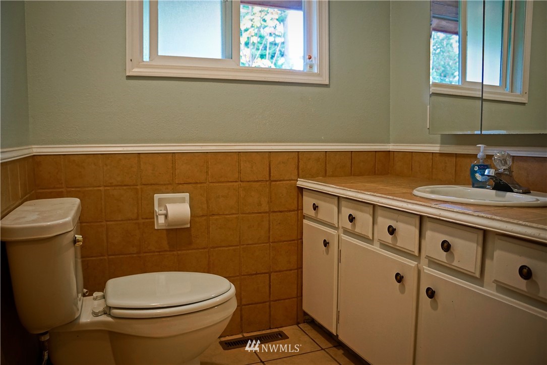 1746 Trigg Road Ferndale, WA 98248 - Photo 14 of 28 a bathroom with a sink and a toilet