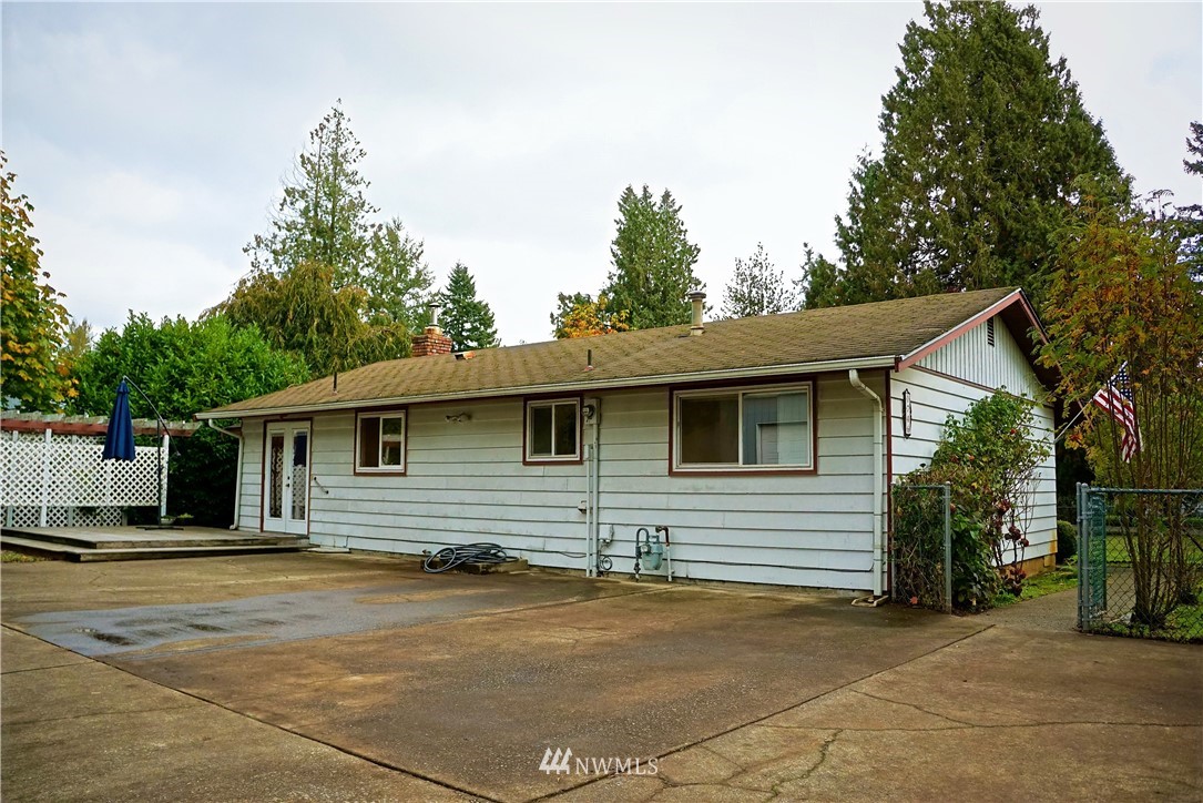 1746 Trigg Road Ferndale, WA 98248 - Photo 5 of 28 a backyard of a house with table and chairs