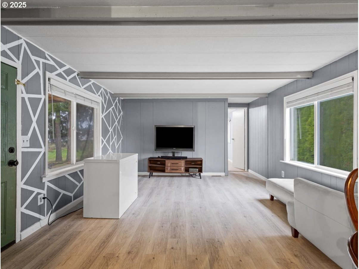 6610 Northwest Whitney Road, Unit 138 Vancouver, WA 98665 - Photo 13 of 34 a living room with furniture and a flat screen tv