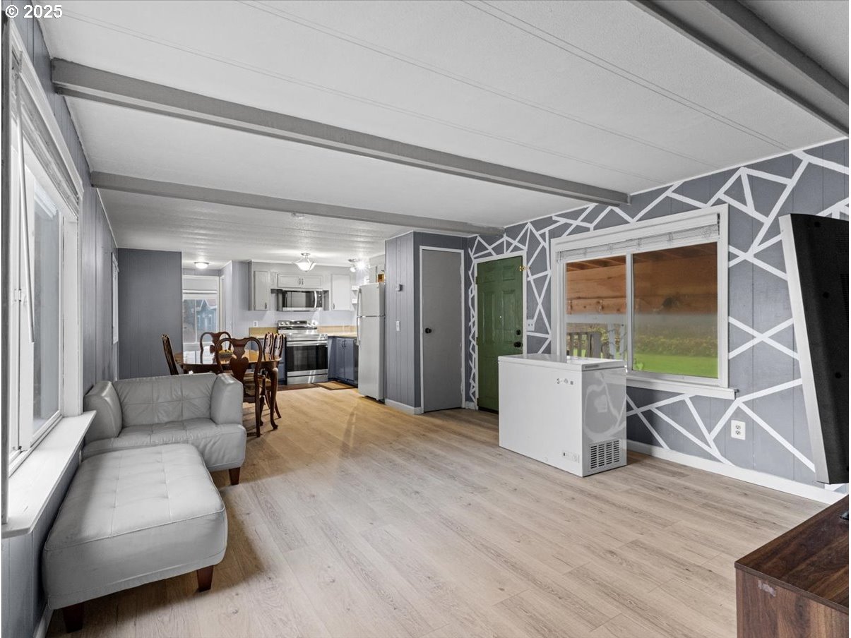 6610 Northwest Whitney Road, Unit 138 Vancouver, WA 98665 - Photo 15 of 34 a view of a livingroom with furniture and a window