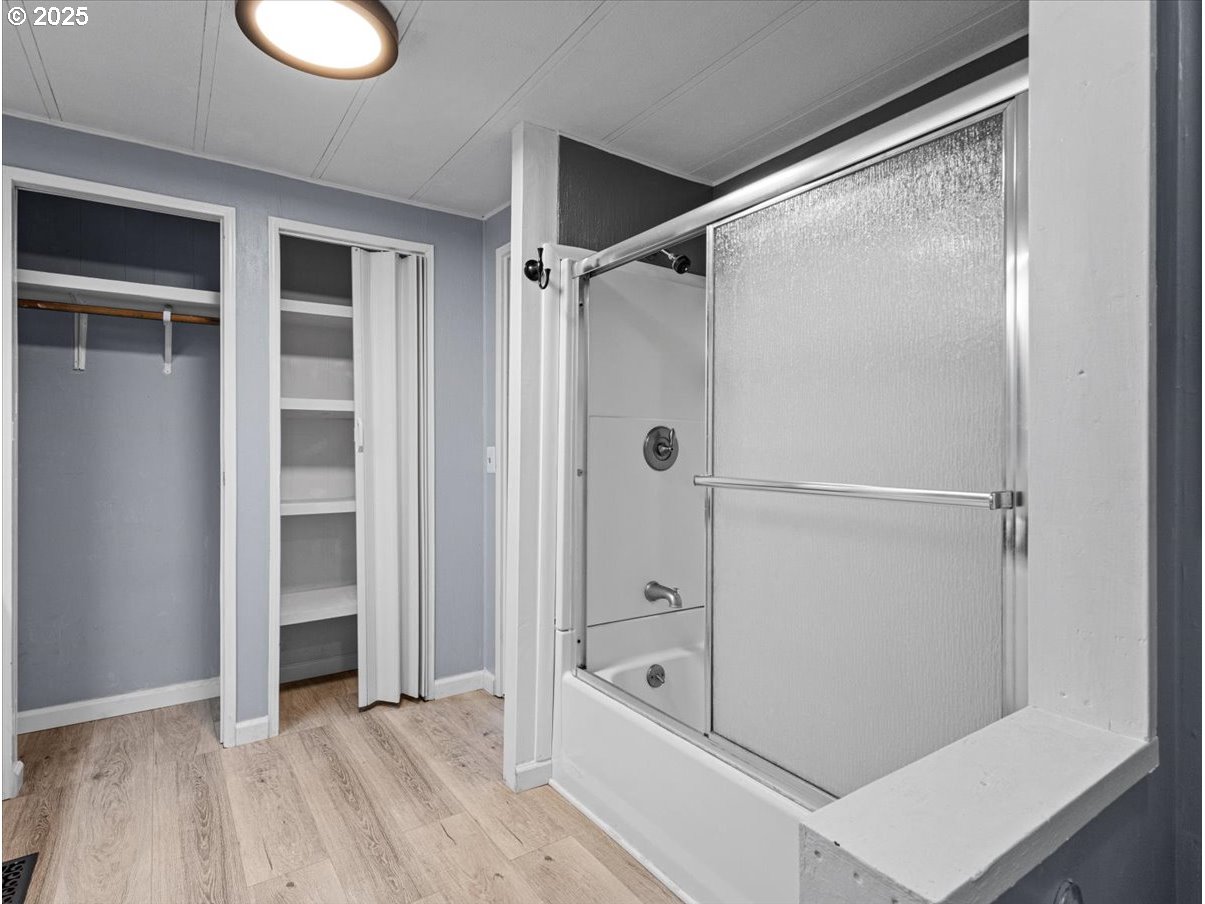 6610 Northwest Whitney Road, Unit 138 Vancouver, WA 98665 - Photo 20 of 34 a bathroom with a tub and a shower