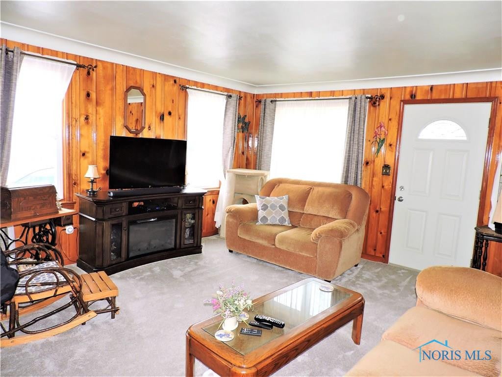 1604 North Stadium Road Oregon, OH 43616 - Photo 2 of 12 Gallery Image 2