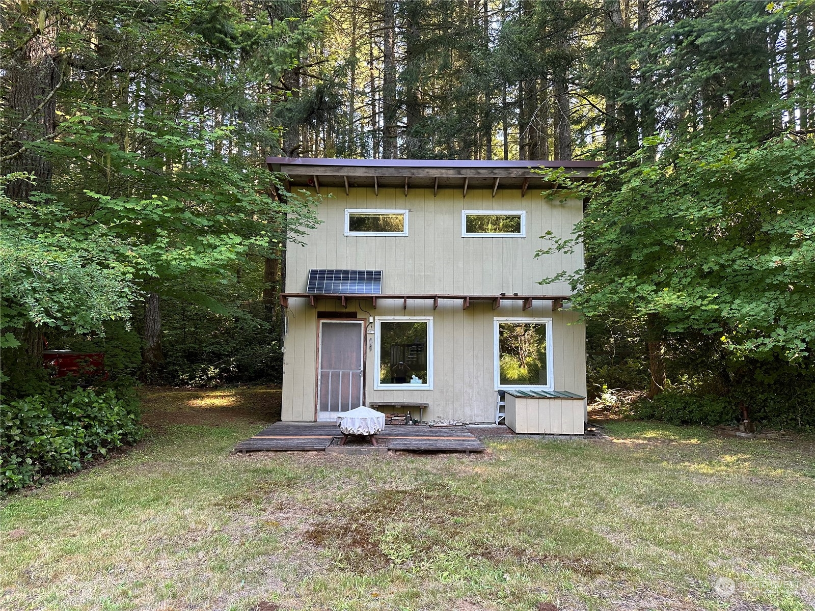 123 Marttala Road North Winlock, WA 98596 - Photo 1 of 17 a front view of a house with garden