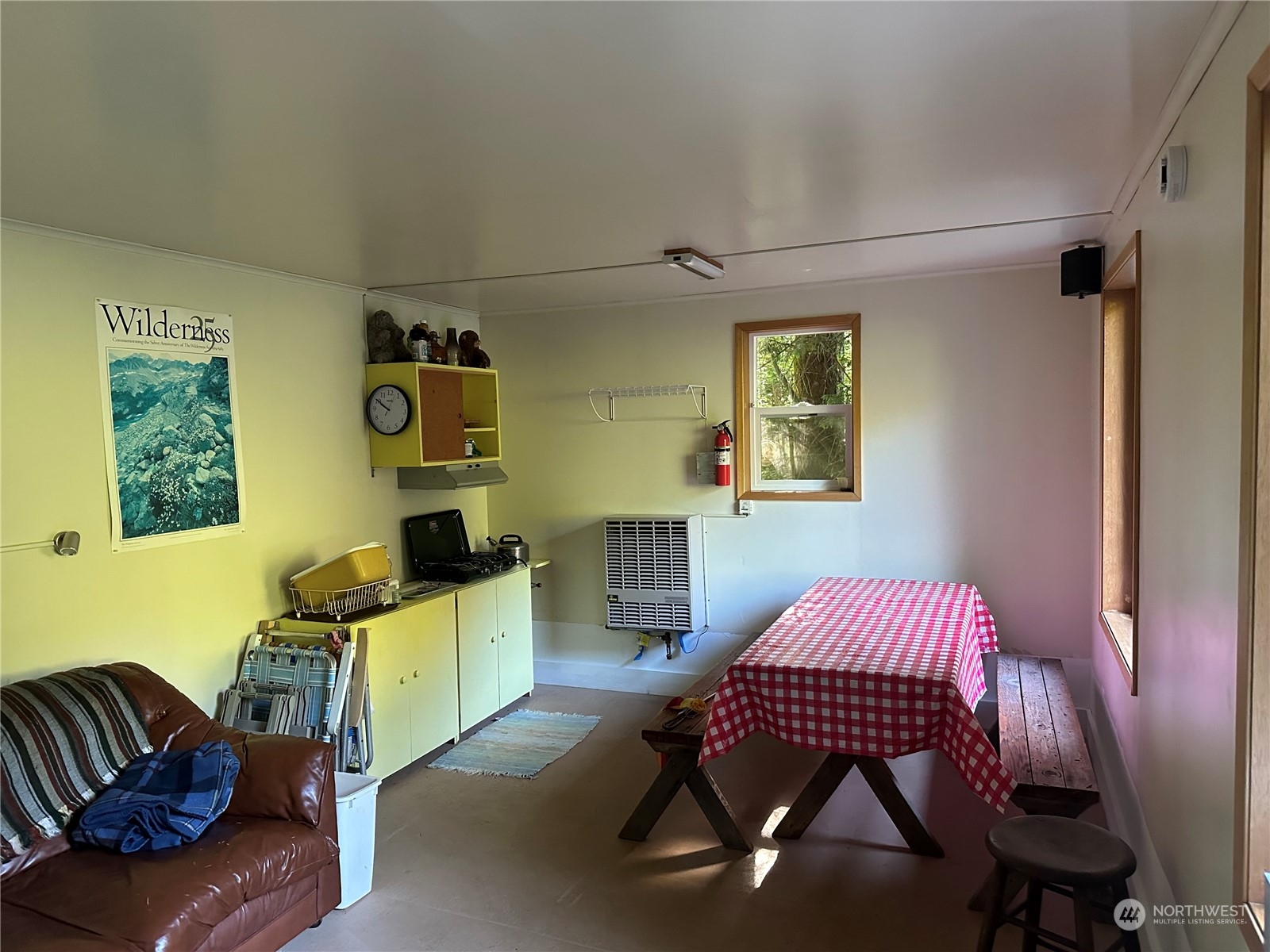 123 Marttala Road North Winlock, WA 98596 - Photo 13 of 17 a bedroom with a workspace