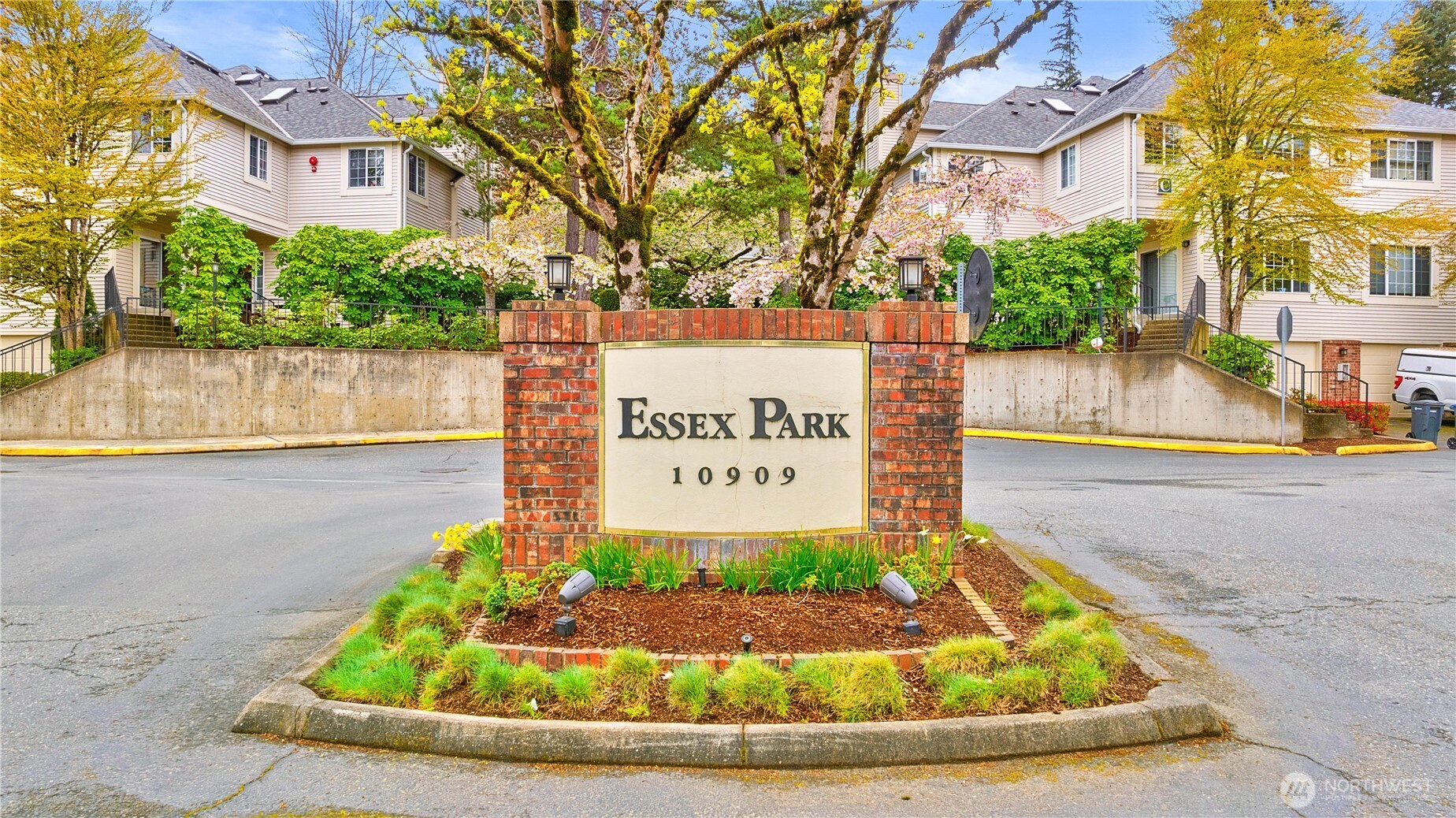 10909 Avondale Road Northeast, Unit P161 Redmond, WA 98052 - Photo 3 of 30