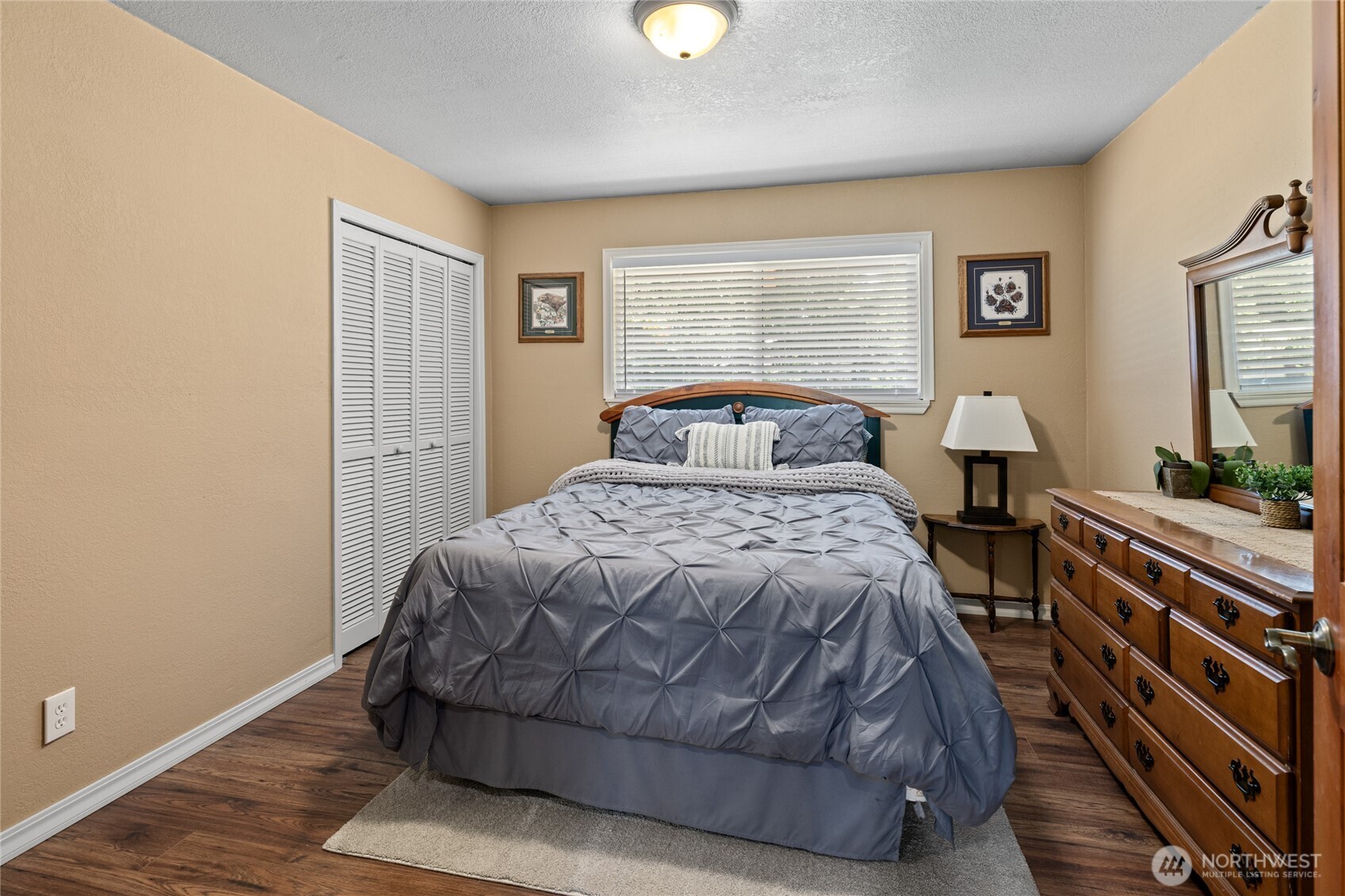 61 Lake Cabins Road Ronald, WA 98940 - Photo 15 of 29 a bedroom with a bed and wooden floor