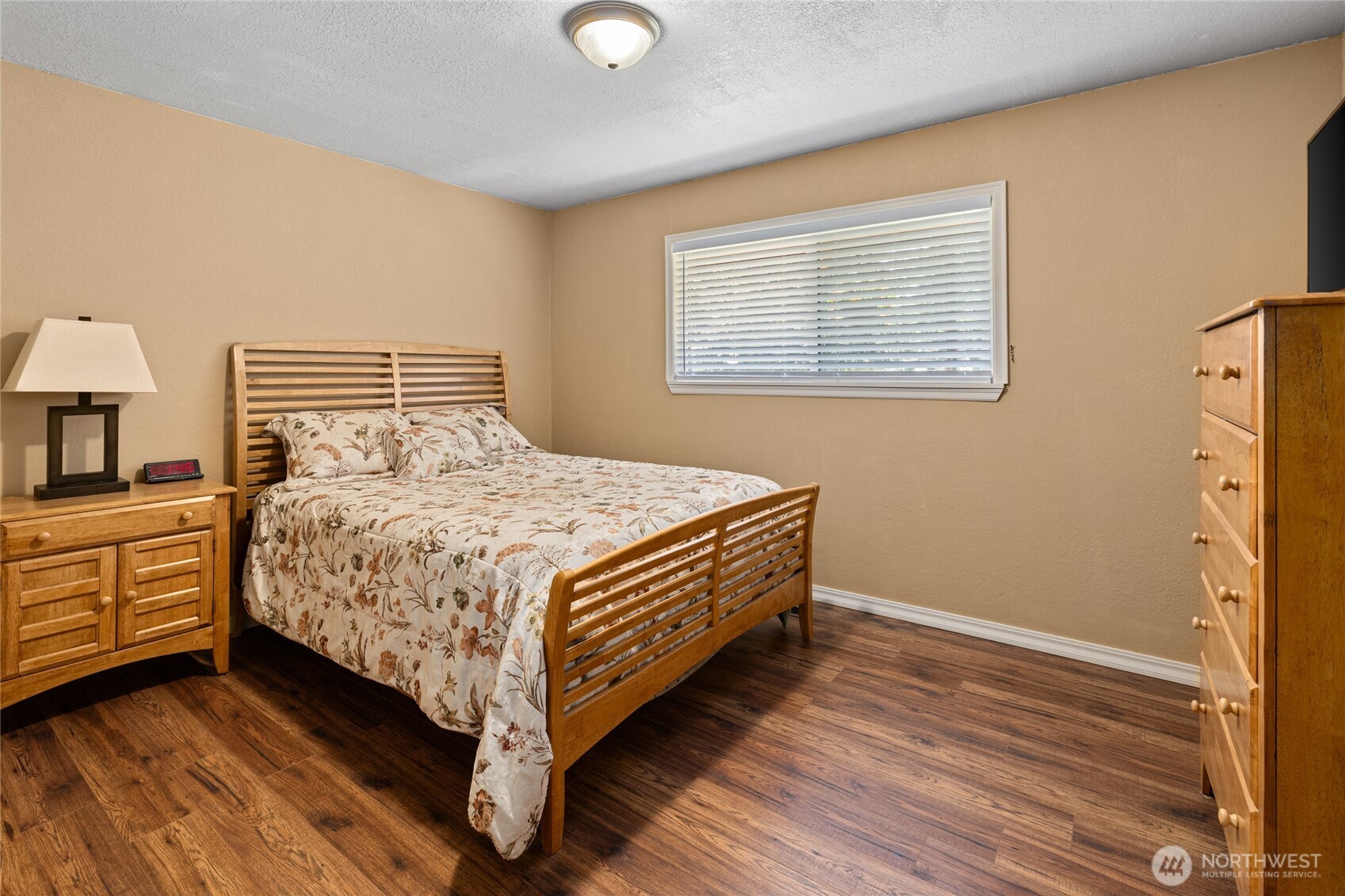 61 Lake Cabins Road Ronald, WA 98940 - Photo 17 of 29 a bed room with a bed and a window