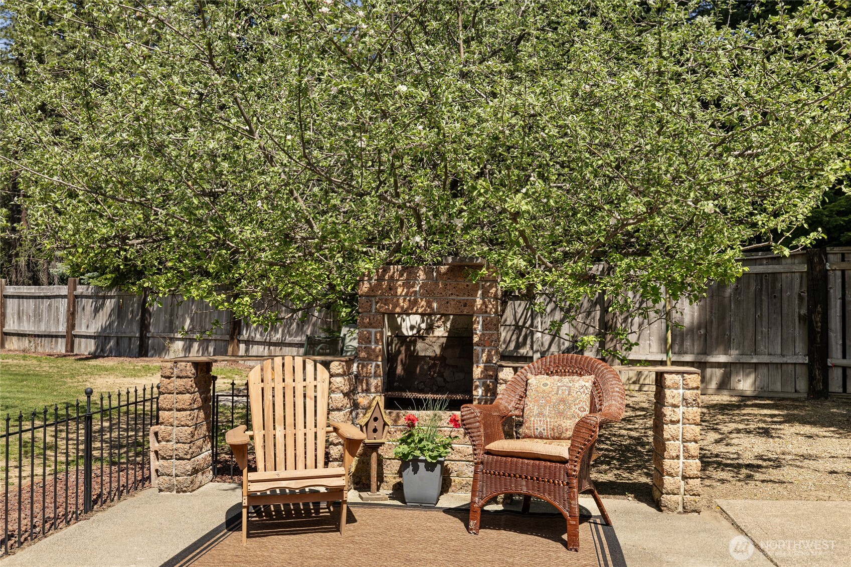 61 Lake Cabins Road Ronald, WA 98940 - Photo 20 of 29 a view of a chairs and table in the back yard of the house