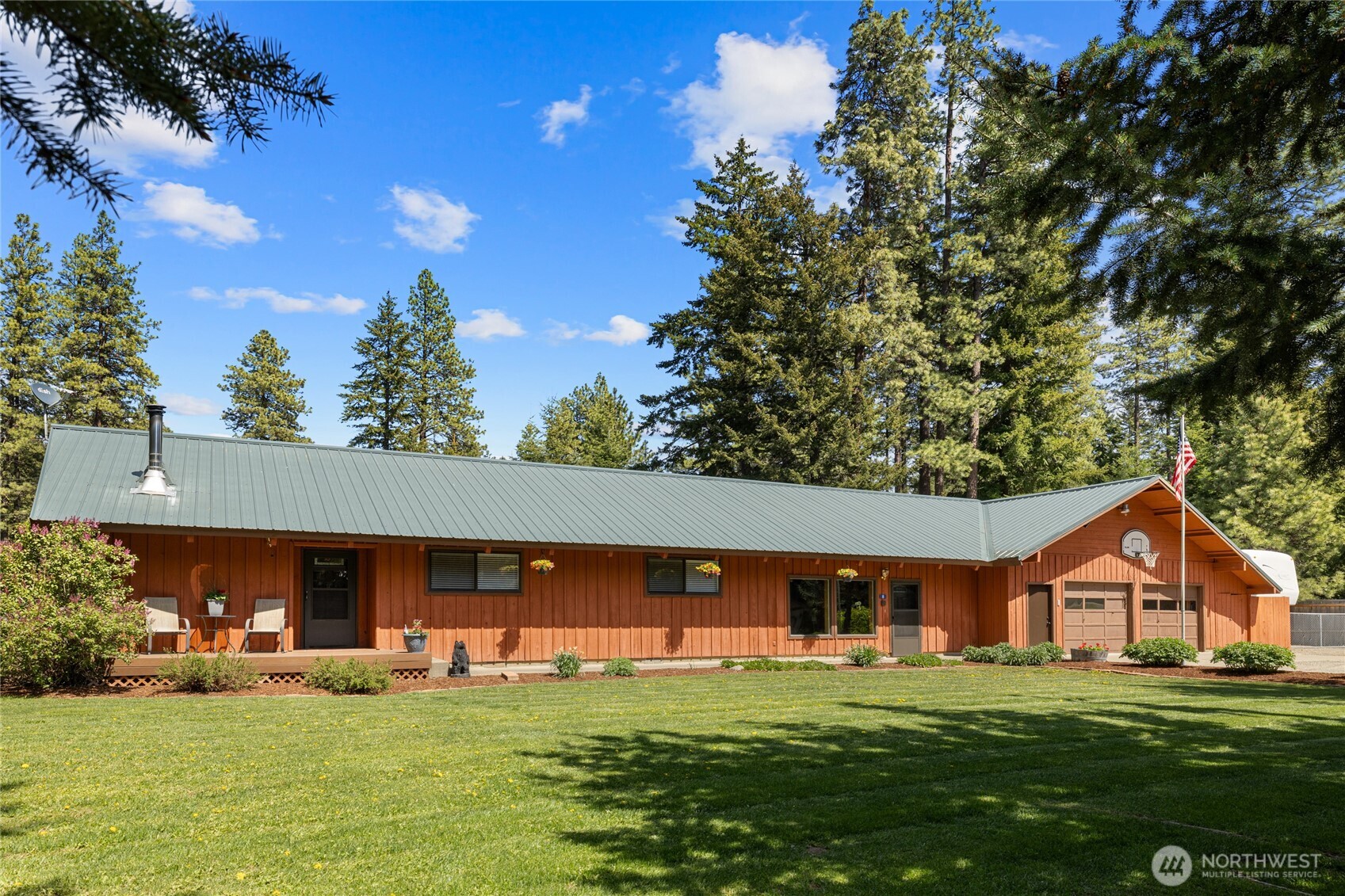 61 Lake Cabins Road Ronald, WA 98940 - Photo 2 of 29 a front view of a house with a garden