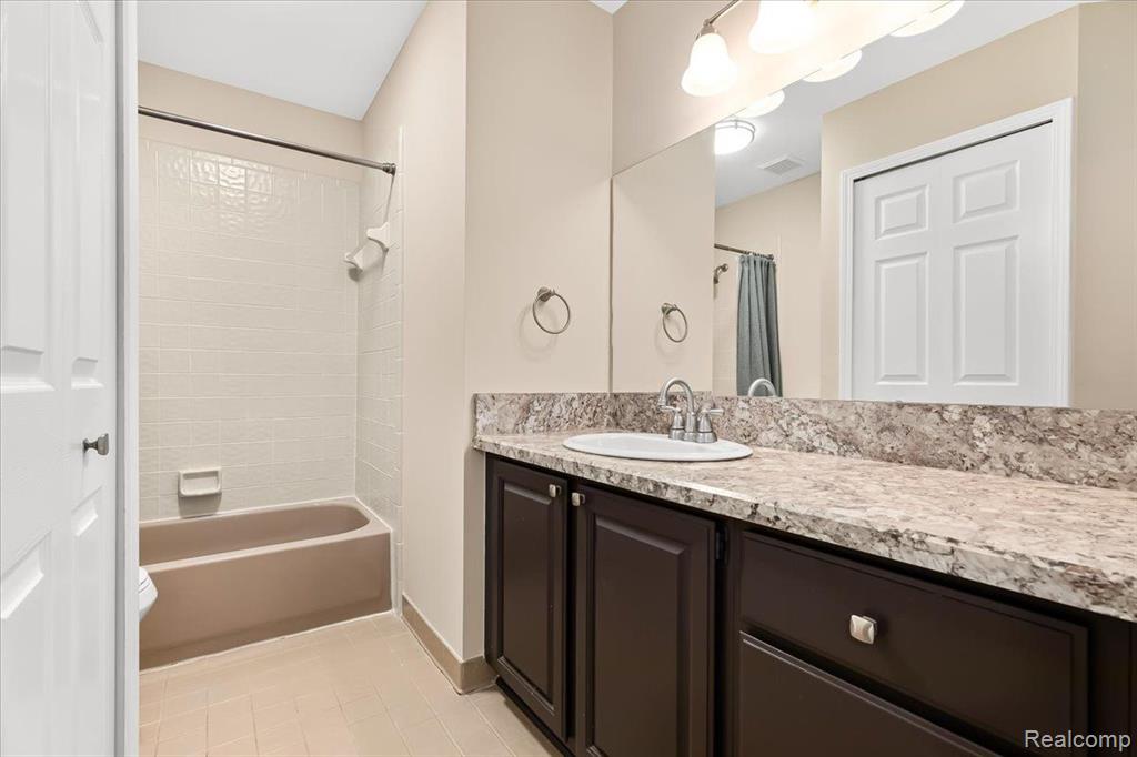 22245 River Ridge Trail Farmington, MI 48335 - Photo 26 of 33