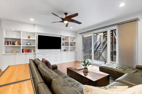 $975,000 | 1515 North Mohawk Street, Unit 1, Chicago, IL 60610