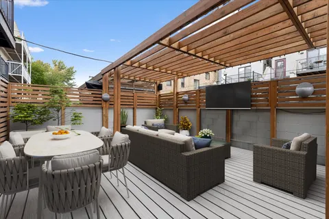 $975,000 | 1515 North Mohawk Street, Unit 1, Chicago, IL 60610