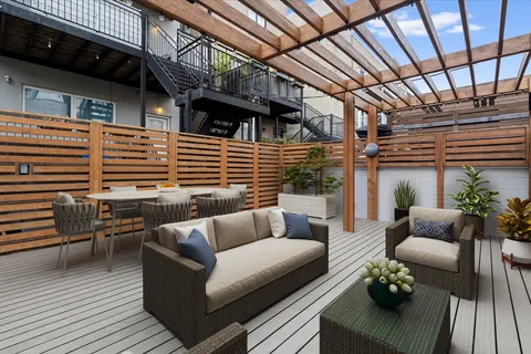 $975,000 | 1515 North Mohawk Street, Unit 1, Chicago, IL 60610