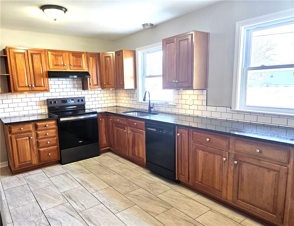 40 Chad Circle Greece, NY 14616 - Photo 3 of 17