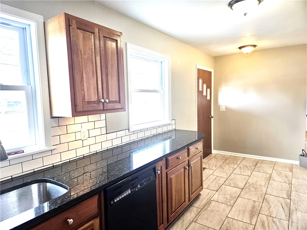 40 Chad Circle Greece, NY 14616 - Photo 5 of 17