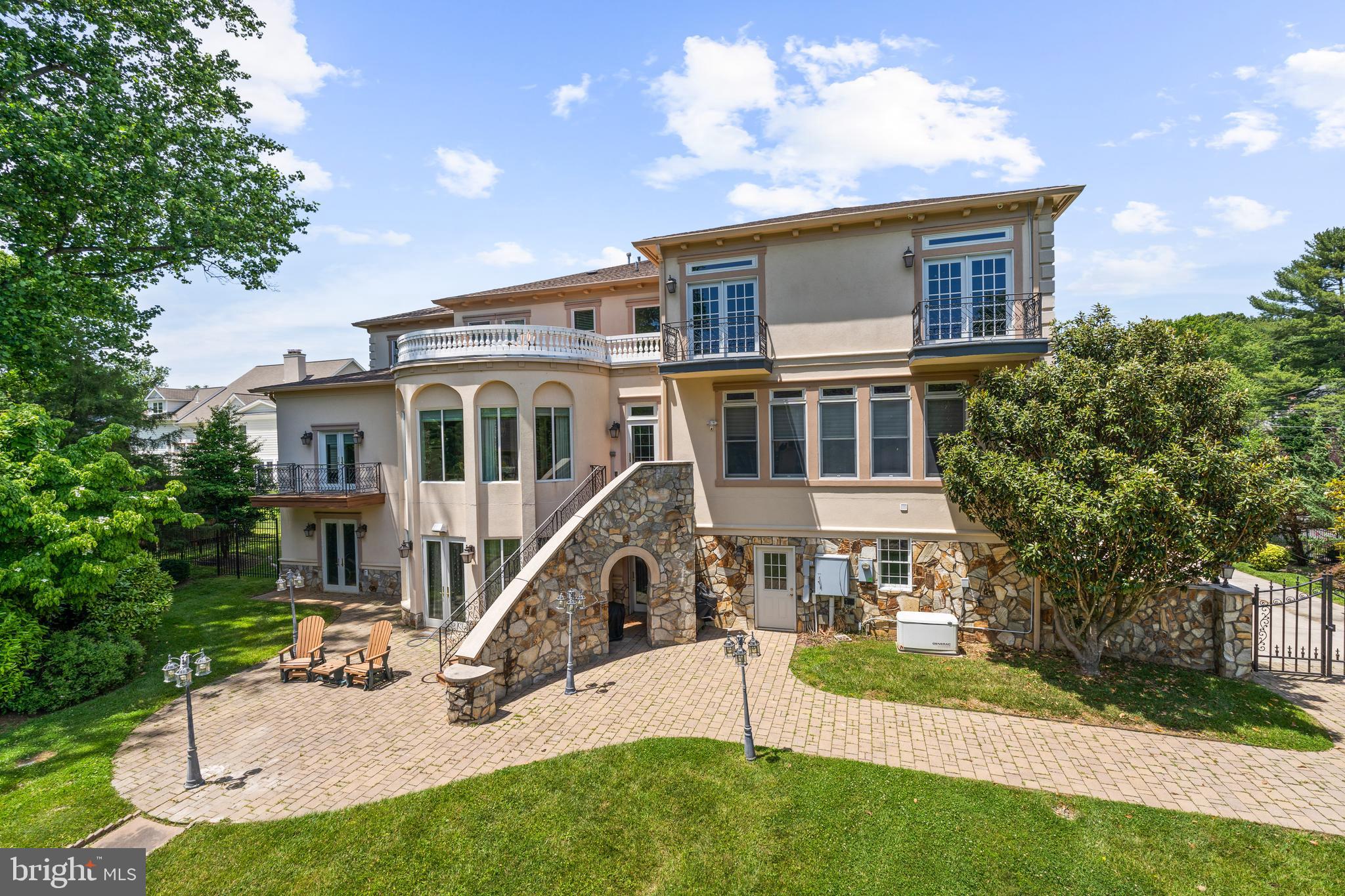 8925 Brook Road McLean, VA 22102 - Photo 2 of 130