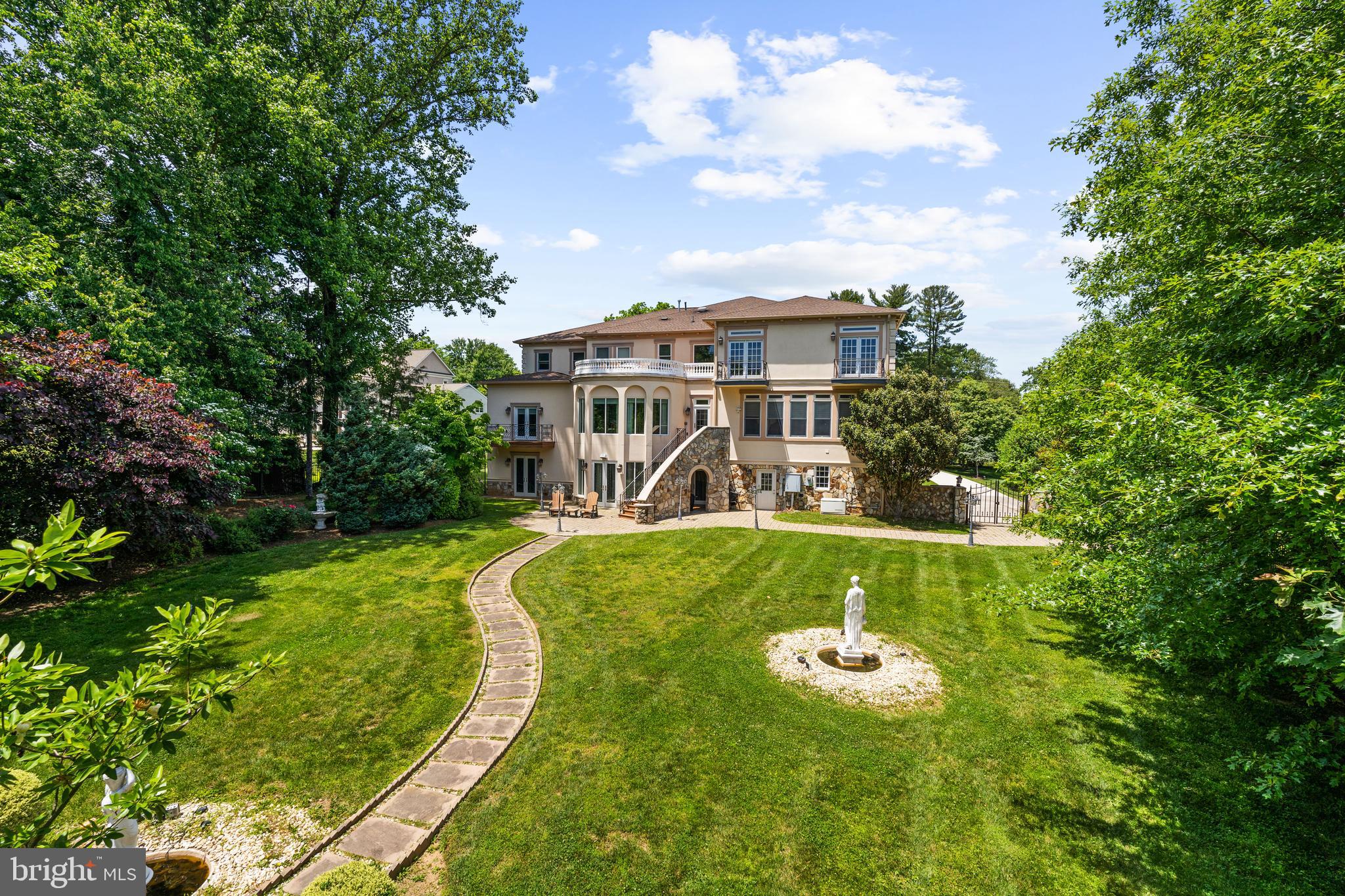 8925 Brook Road McLean, VA 22102 - Photo 3 of 130