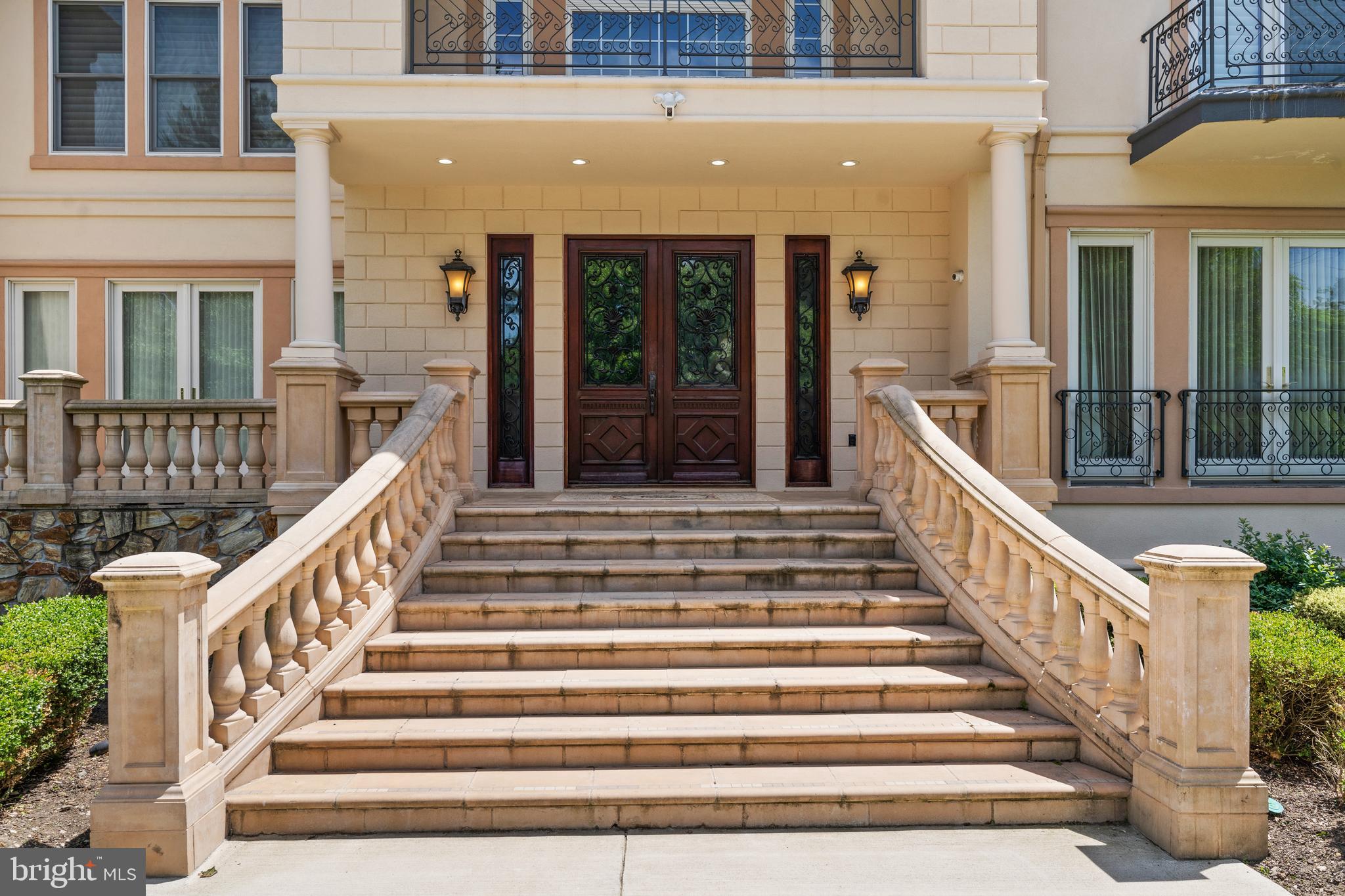 8925 Brook Road McLean, VA 22102 - Photo 5 of 130