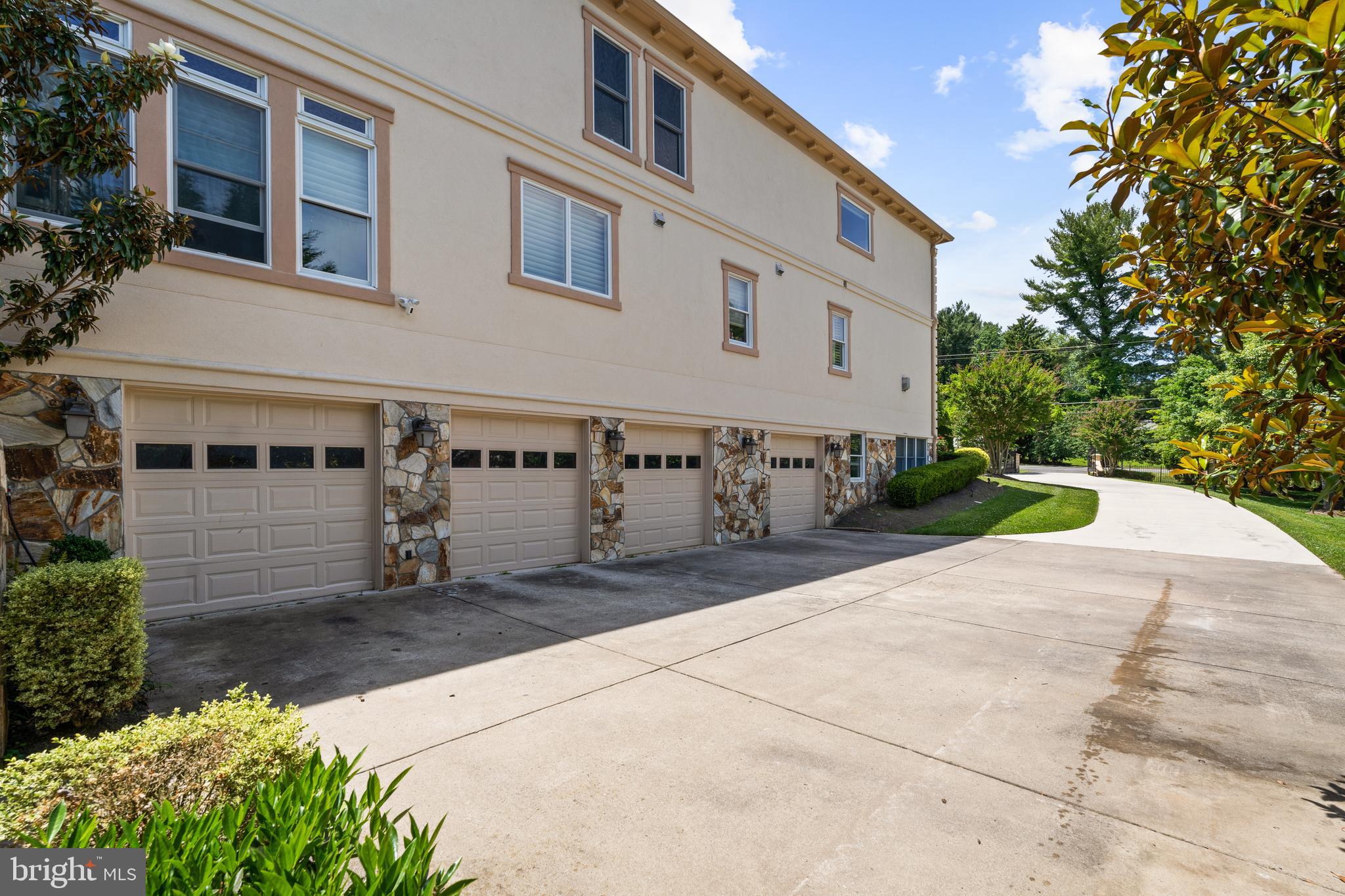 8925 Brook Road McLean, VA 22102 - Photo 6 of 130