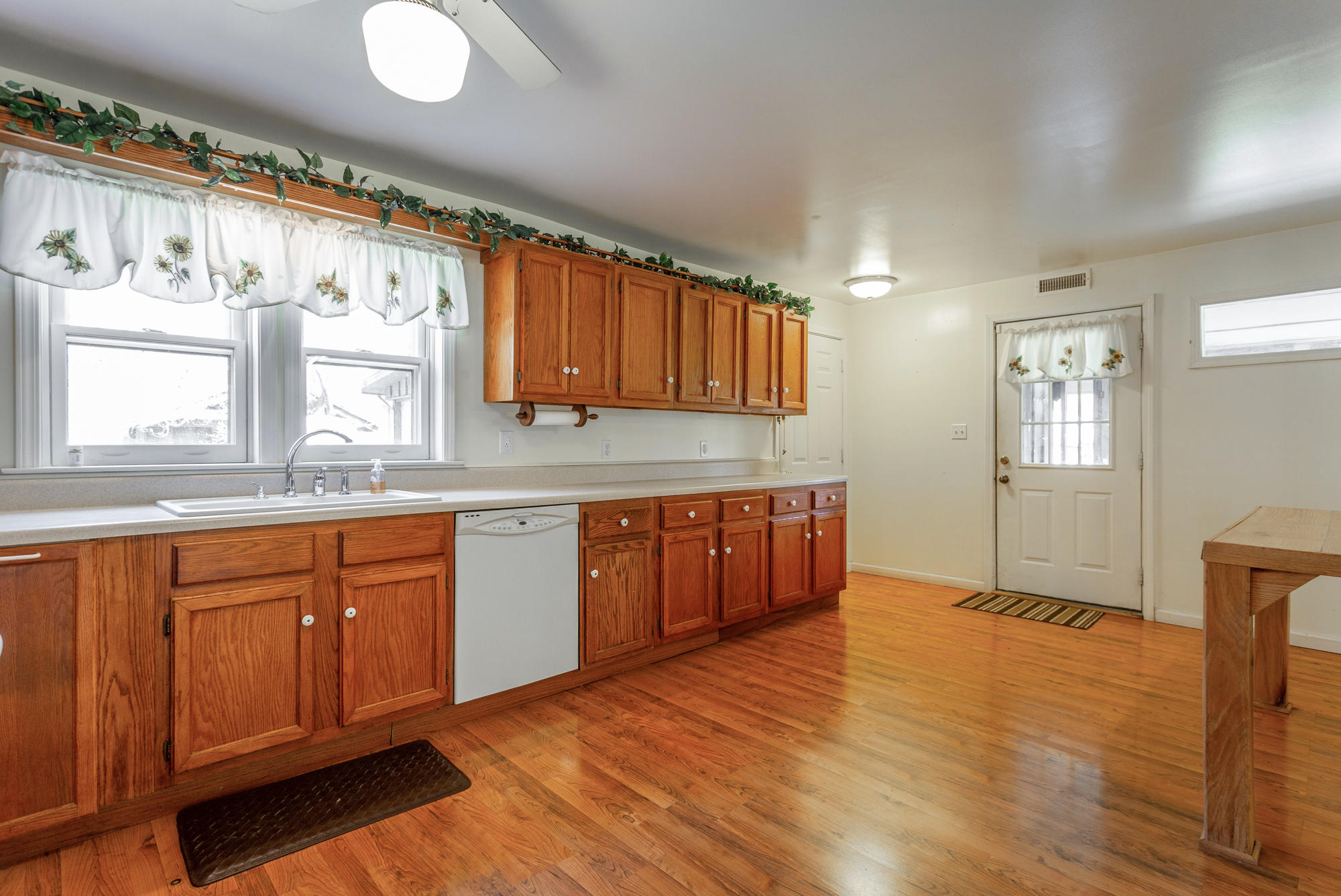 705 Dripping Springs Road LaFayette, GA 30728 - Photo 15 of 97 Kitchen