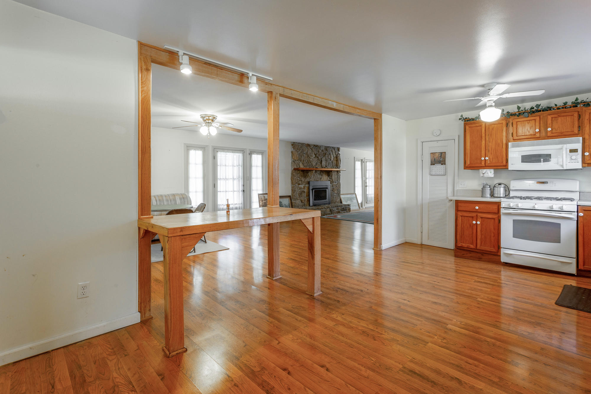 705 Dripping Springs Road LaFayette, GA 30728 - Photo 16 of 97 Kitchen