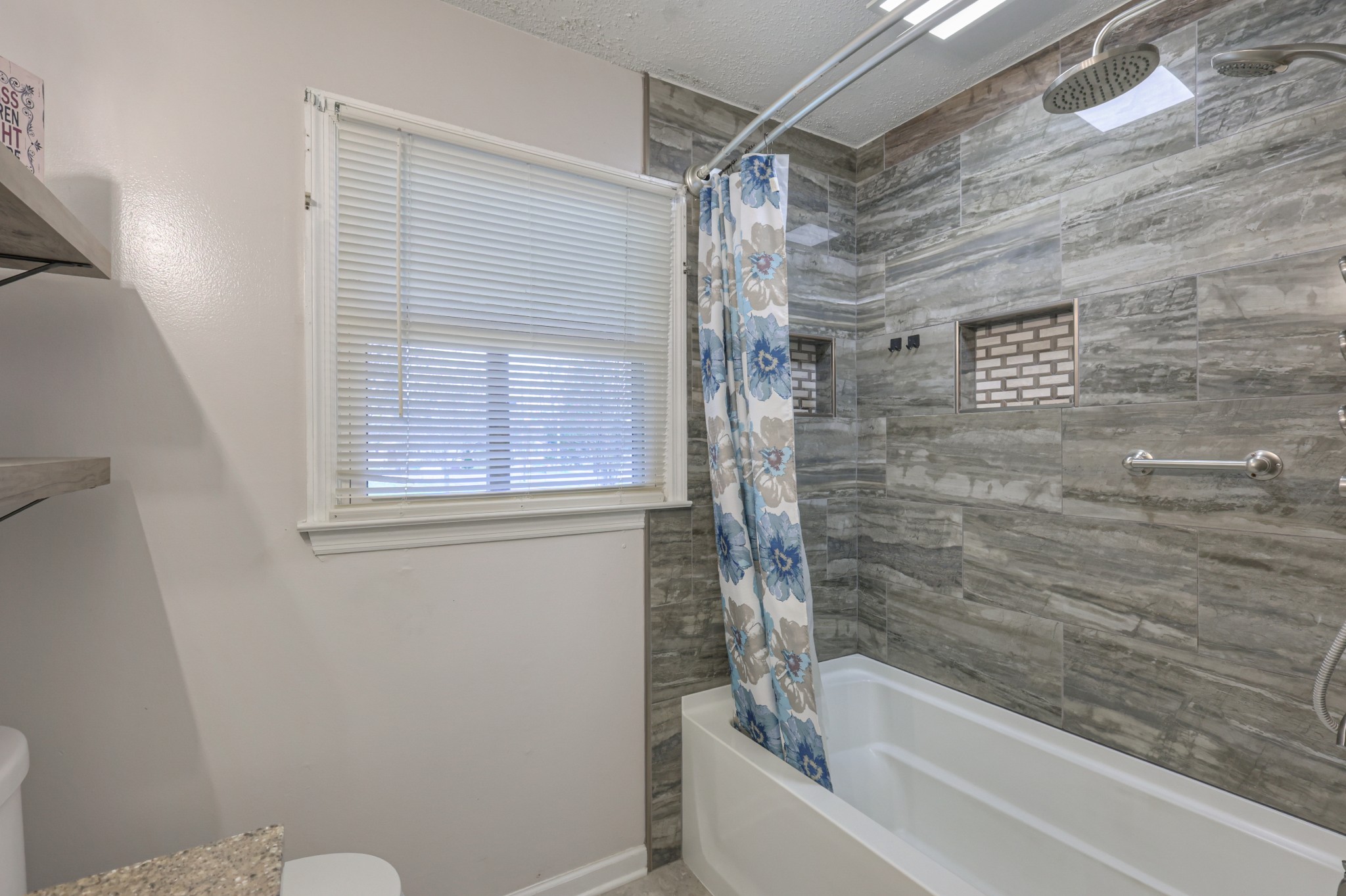 636 Warner Bridge Road Shelbyville, TN 37160 - Photo 16 of 32 a bathroom with a bathtub