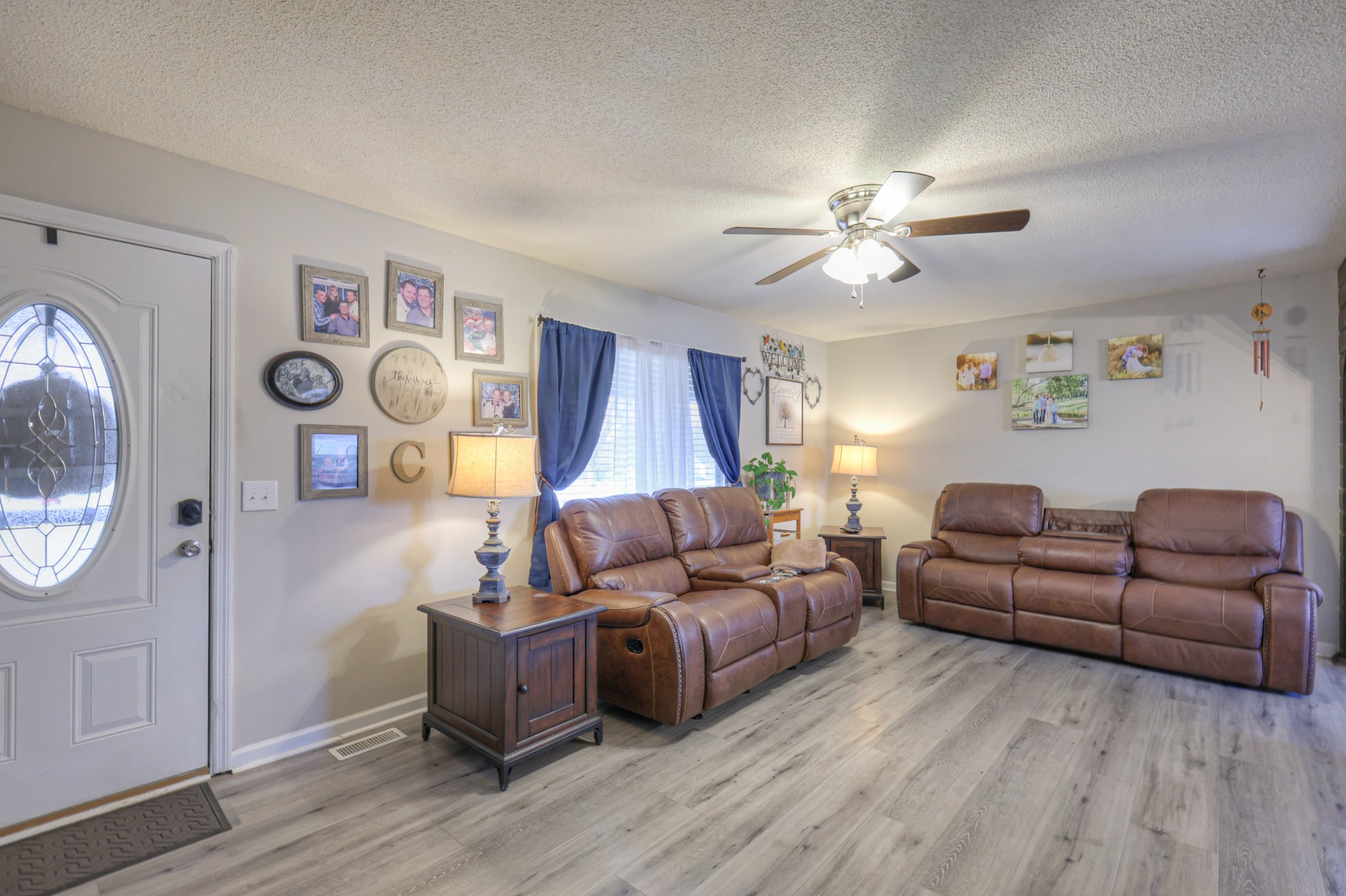 636 Warner Bridge Road Shelbyville, TN 37160 - Photo 5 of 32 a living room with furniture and a window