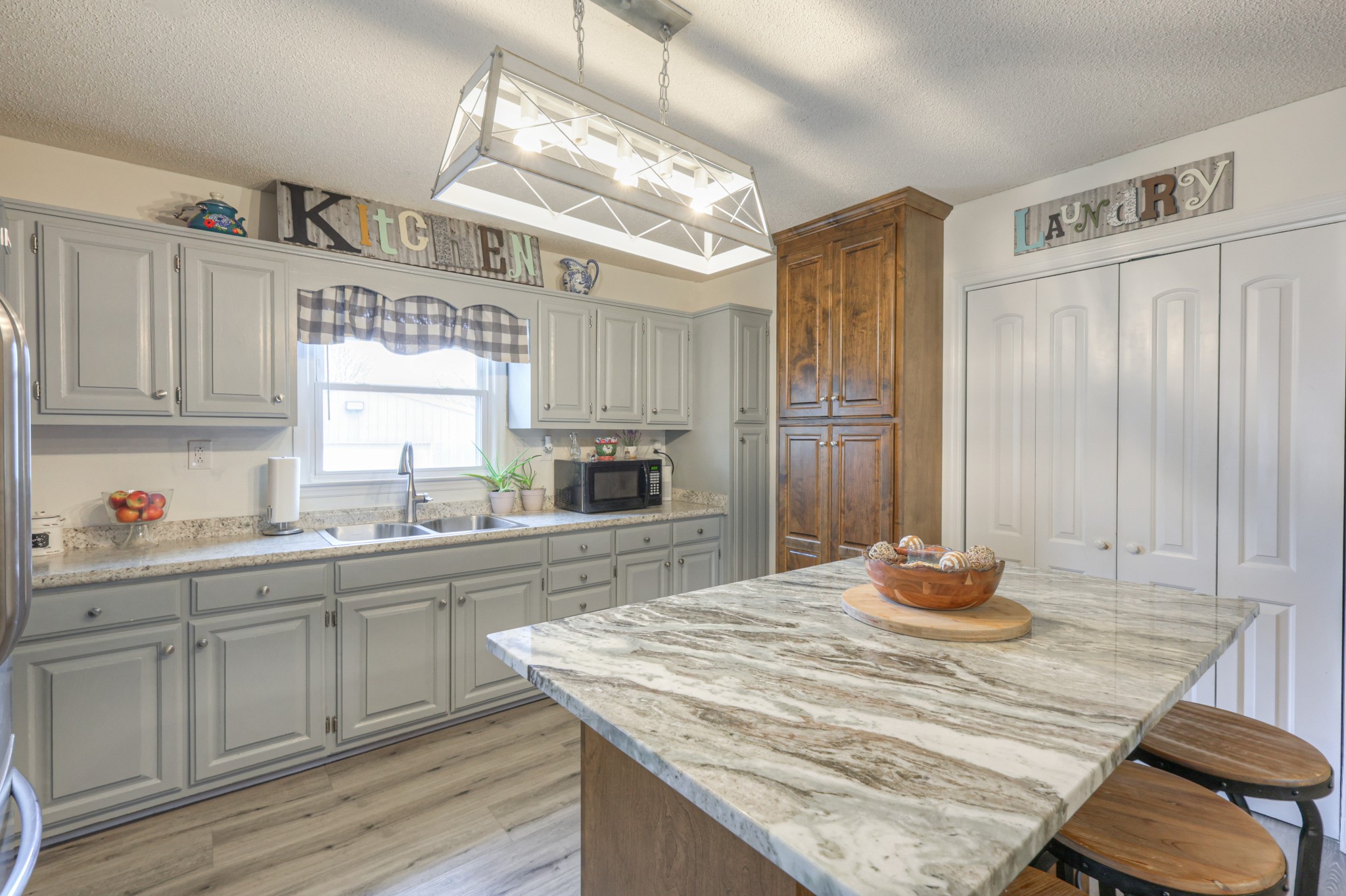 636 Warner Bridge Road Shelbyville, TN 37160 - Photo 8 of 32 a kitchen with a stove a sink and cabinets