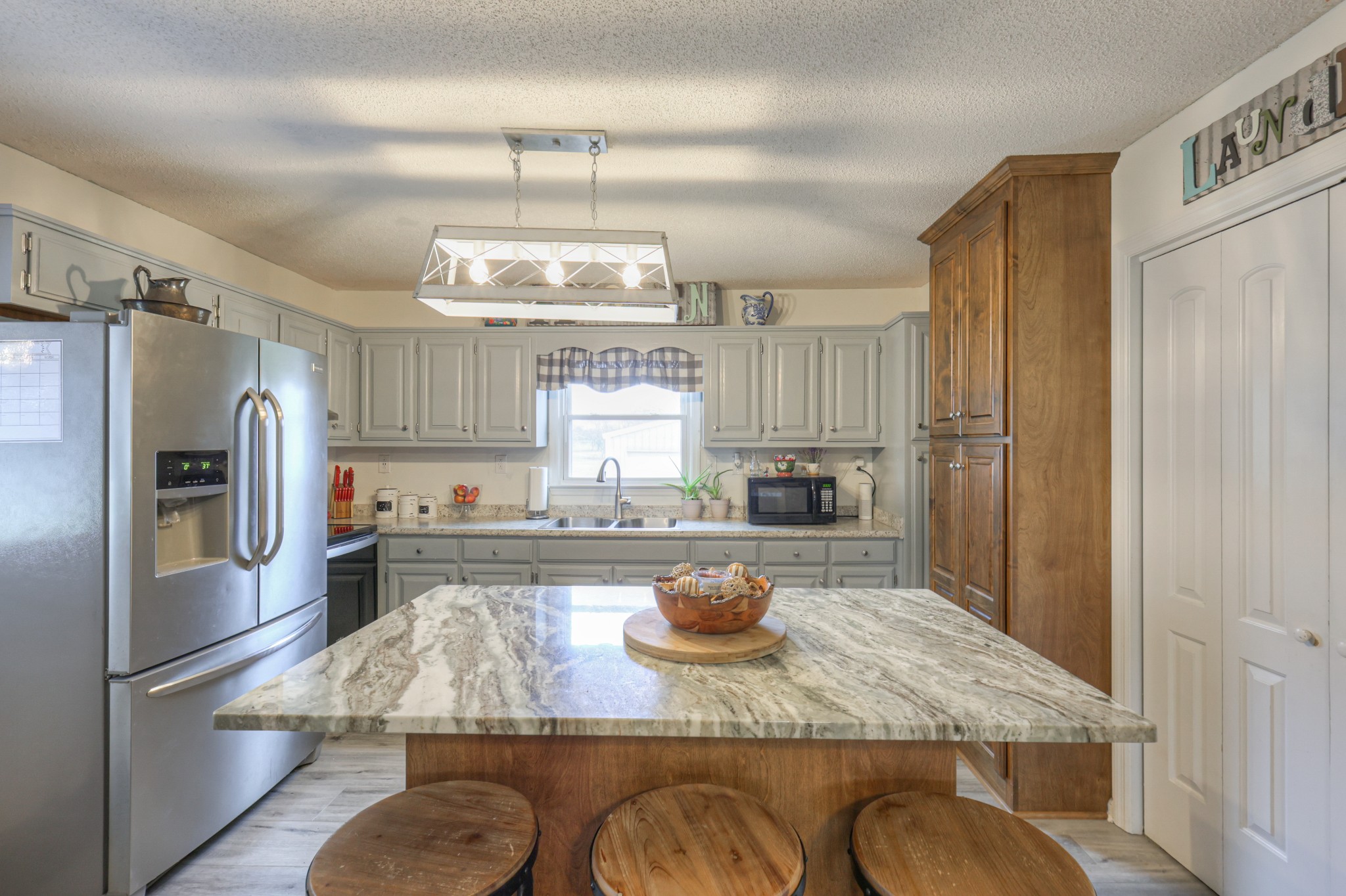 636 Warner Bridge Road Shelbyville, TN 37160 - Photo 9 of 32 a kitchen with refrigerator and window