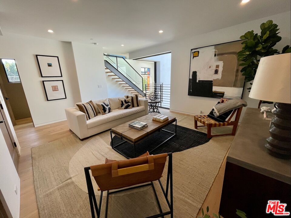 700 Brooks Avenue Venice, CA 90291 - Photo 18 of 31 a living room with furniture and a flat screen tv