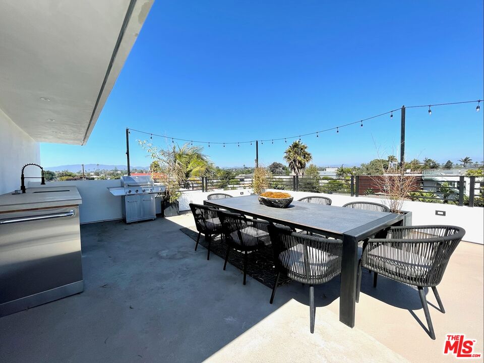 700 Brooks Avenue Venice, CA 90291 - Photo 28 of 31 a view of a terrace with furniture and stove