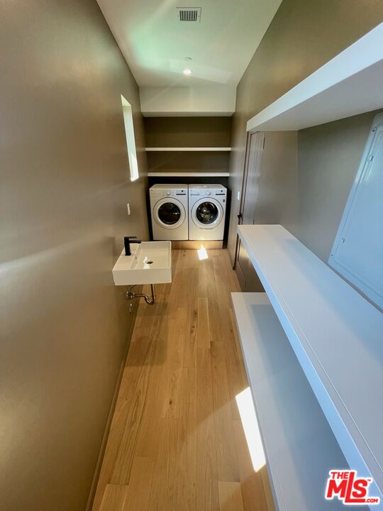 700 Brooks Avenue Venice, CA 90291 - Photo 29 of 31 a view of a hallway with wooden floor