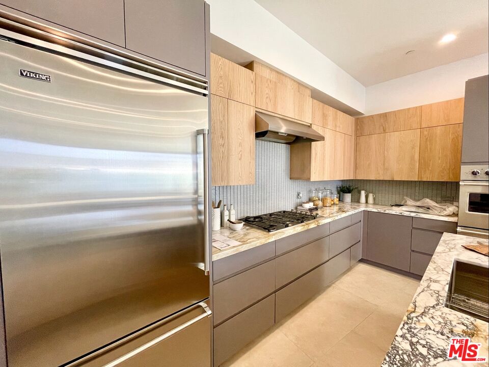 700 Brooks Avenue Venice, CA 90291 - Photo 8 of 31 a kitchen with a stove and a refrigerator