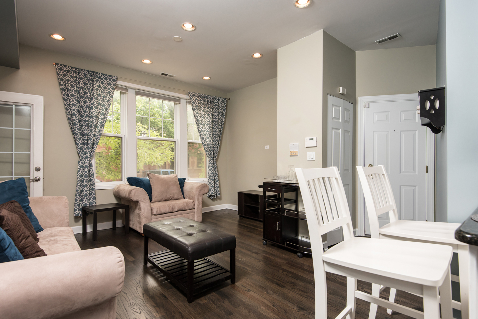 2010 North Spaulding Avenue, Unit 1 Chicago, IL 60647 - Photo 2 of 27