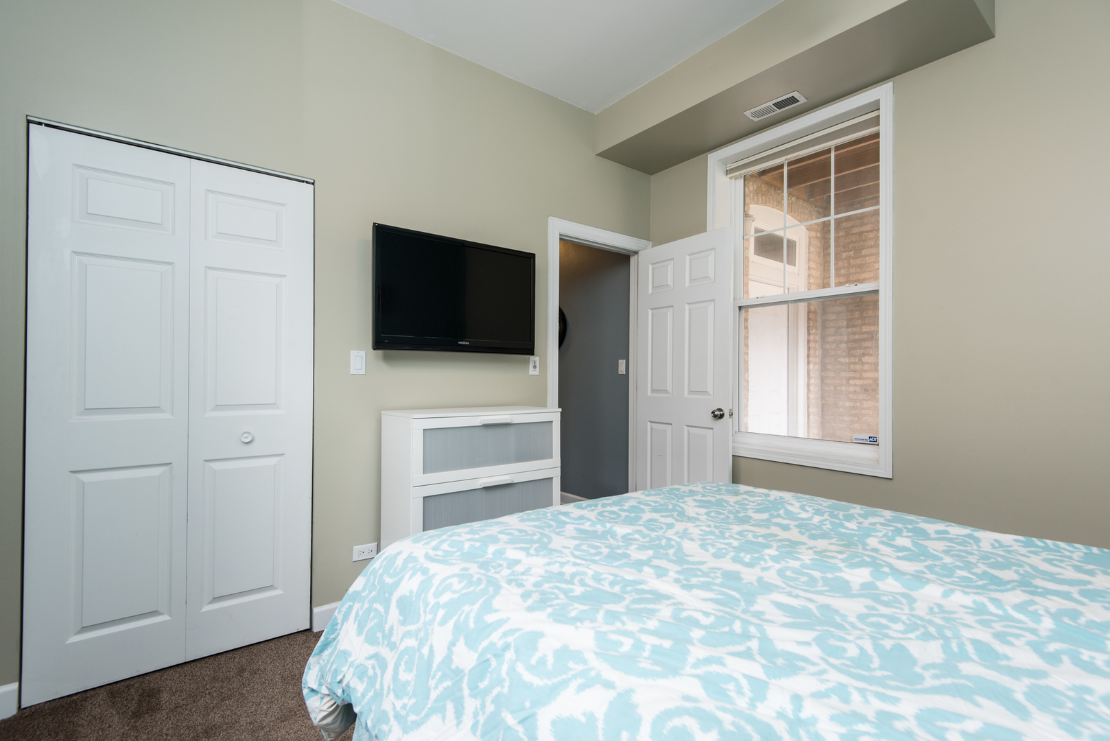 2010 North Spaulding Avenue, Unit 1 Chicago, IL 60647 - Photo 19 of 27