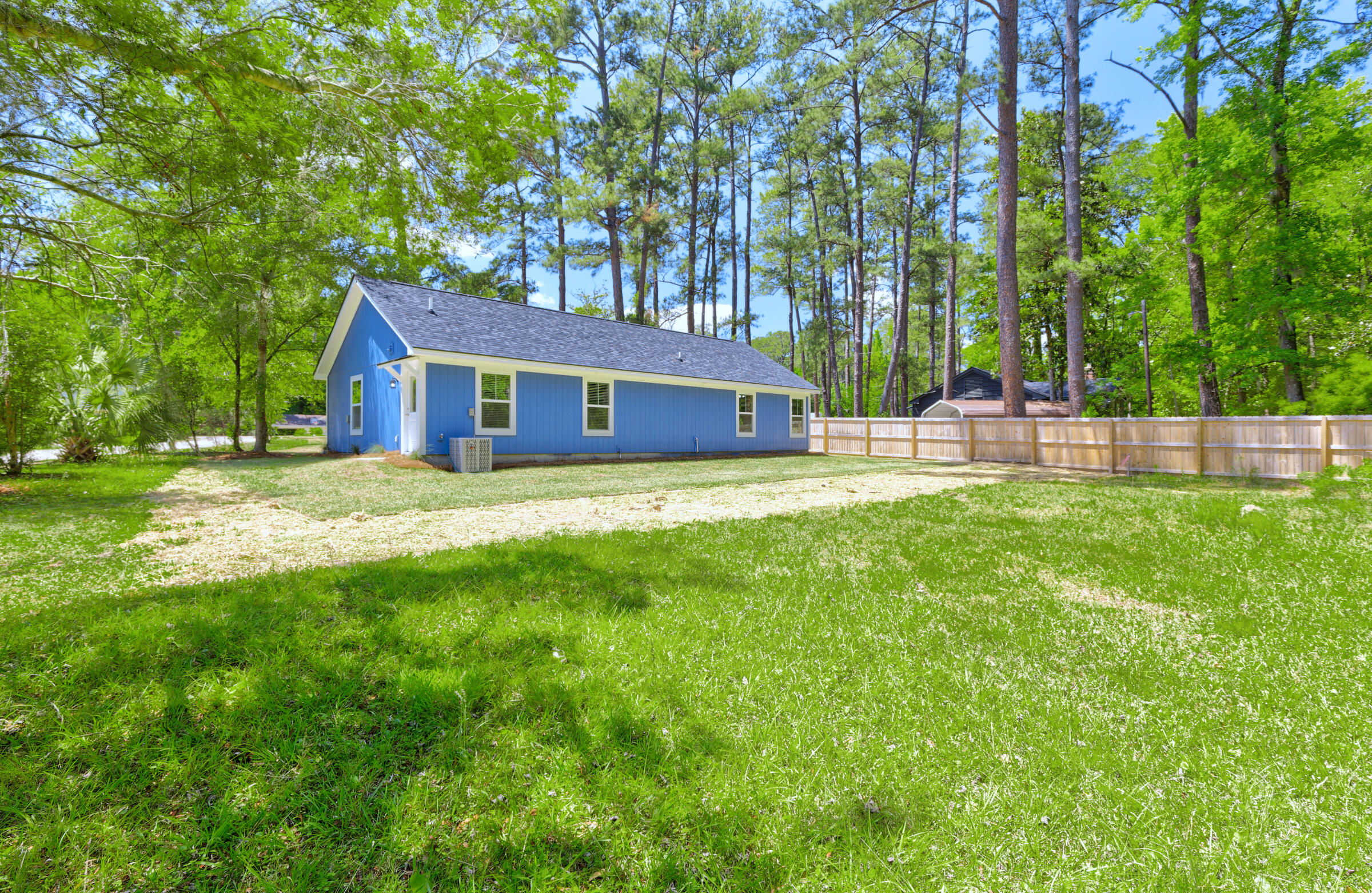 207 Woodlawn Street Walterboro, SC 29488 - Photo 9 of 41 _MG_7044_DxO_5_DxO_6_DxO_7_DxO_Balancer_