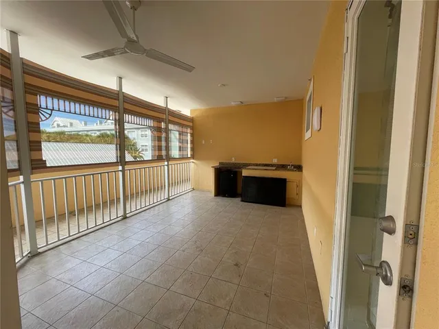 a view of livingroom with furniture