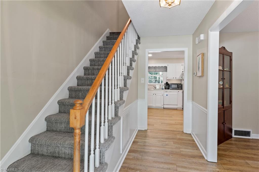 695 Alpine Road Winston-Salem, NC 27104 - Photo 4 of 29