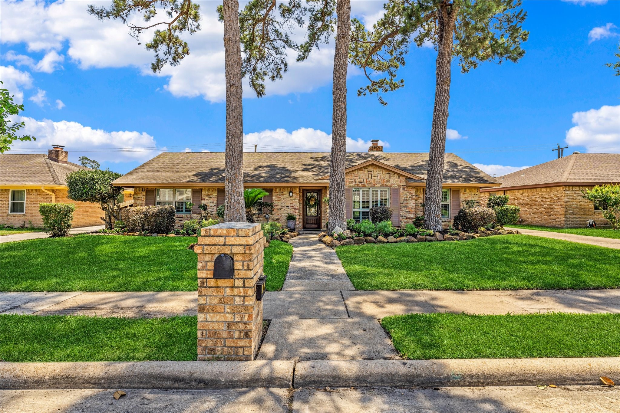 983 West Donovan Street Houston, TX 77091 - Photo 2 of 46 Beautiful Street View