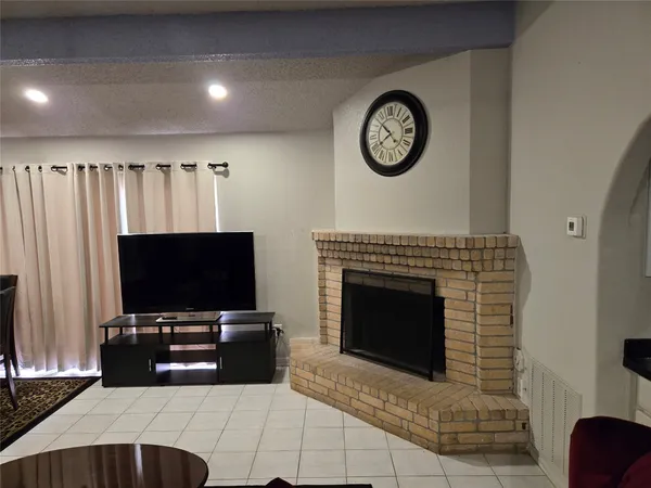 $1,825 | 4111 Knoll Glen Drive, Houston, TX 77082