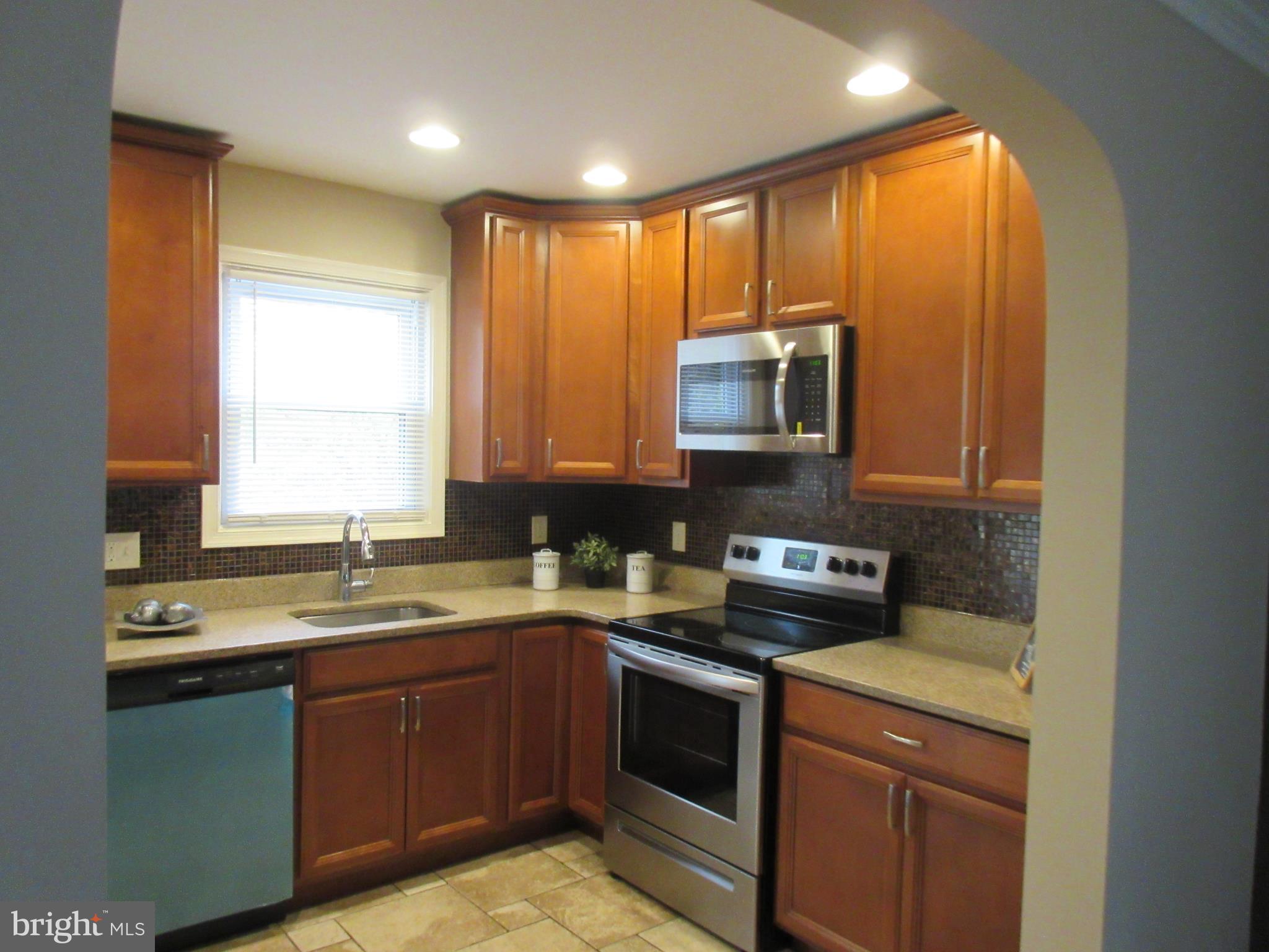 6609 Dogwood Road Baltimore, MD 21207 - Photo 3 of 28 Kitchen