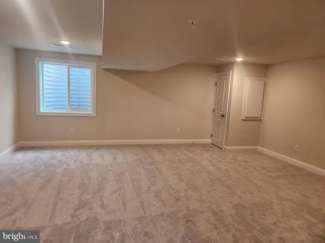 en empty room with windows and closet