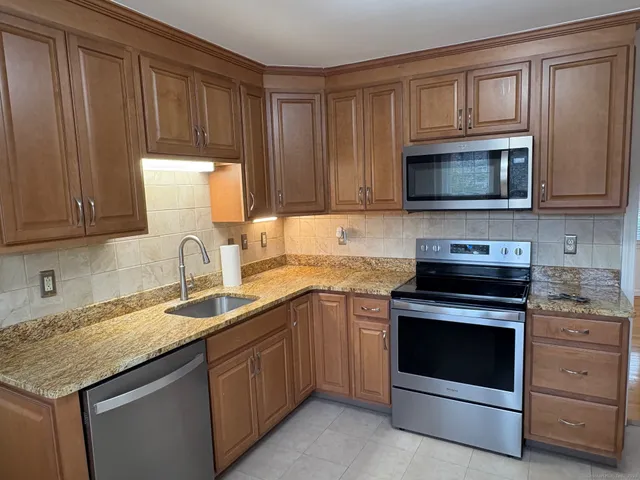 $3,000 | 5 Beaver Dam Trail, Old Saybrook, CT 06475