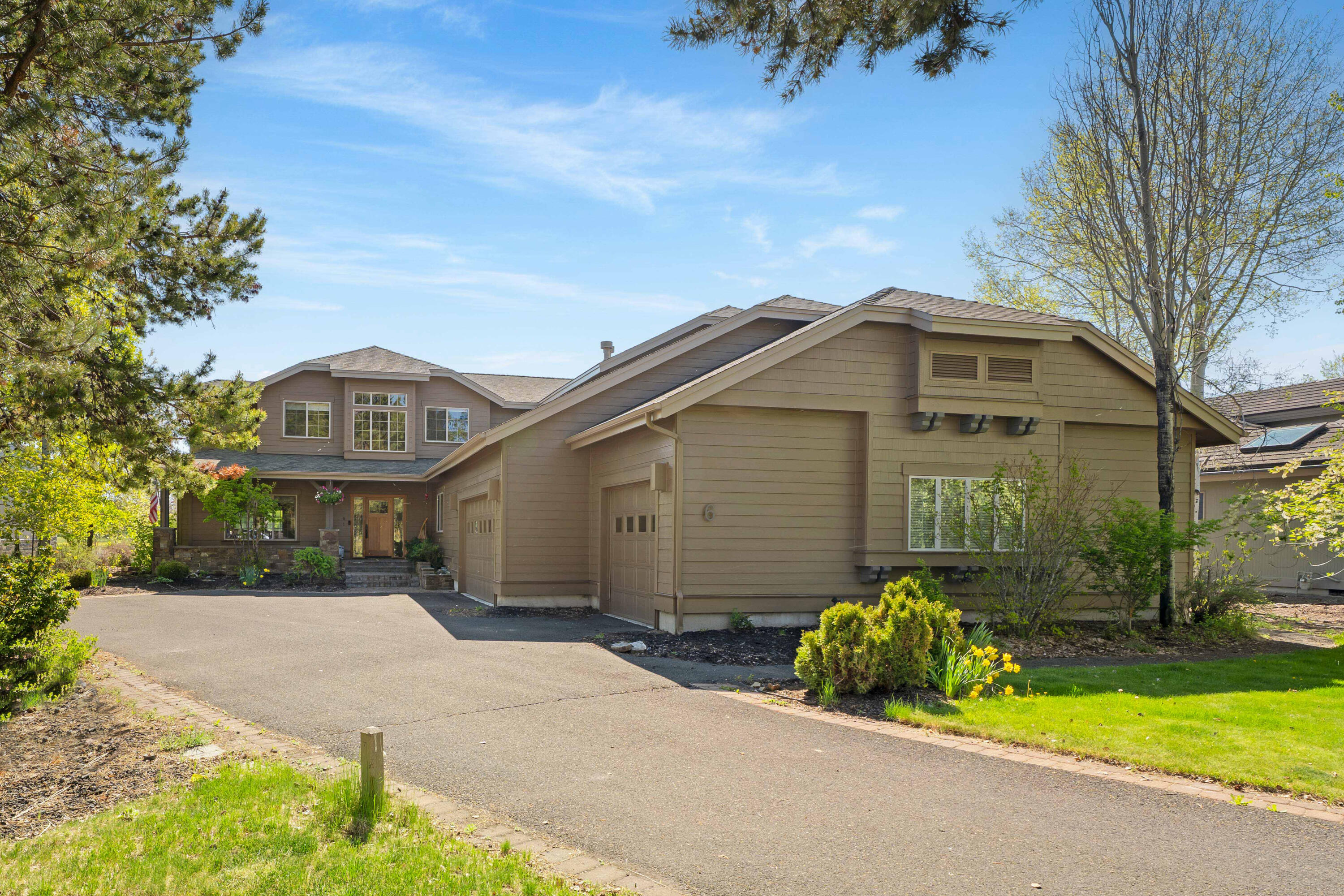 56902 River Road, Unit 6 Sunriver, OR 97707 - Photo 3 of 44 Exterior Front