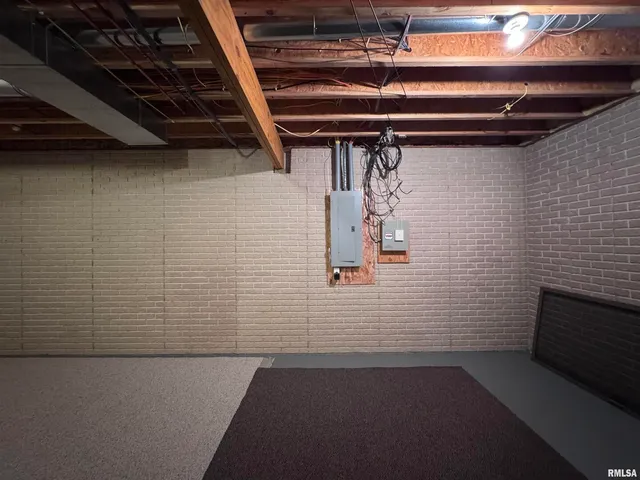 $239,000 | 504 Mill Ridge Road, Clinton, IA 52732