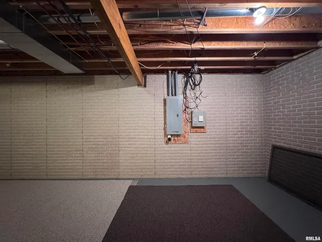 $239,000 | 504 Mill Ridge Road, Clinton, IA 52732