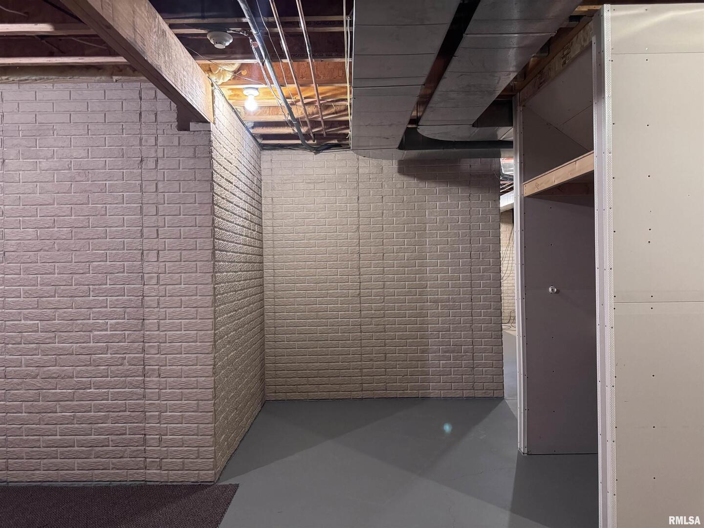 504 Mill Ridge Road Clinton, IA 52732 - Photo 27 of 32