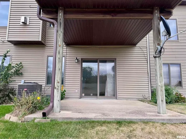 $229,900 | 504 Mill Ridge Road, Unit 2, Clinton, IA 52732