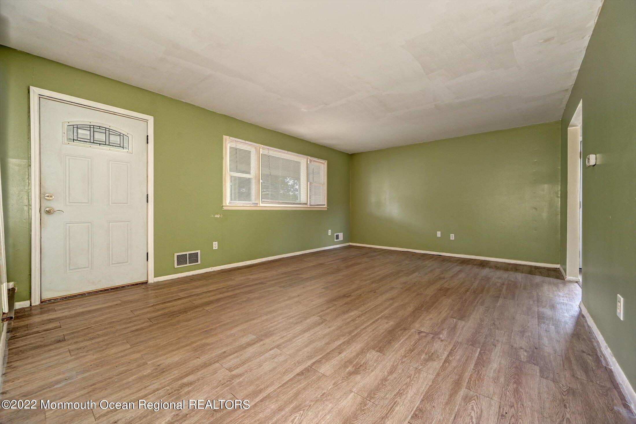 76 Salem Hill Road Howell, NJ 07731 - Photo 3 of 17 03-29484421