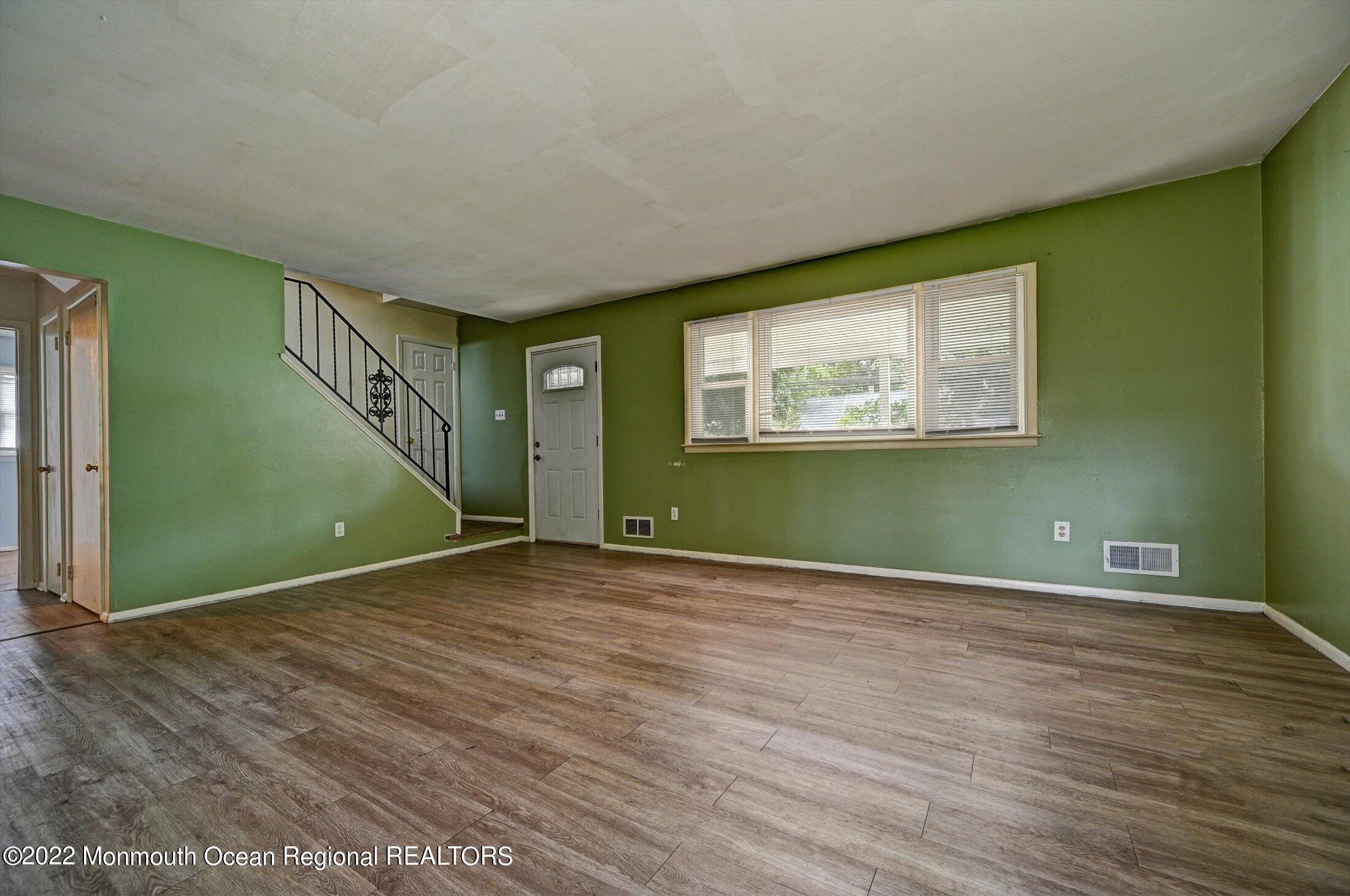 76 Salem Hill Road Howell, NJ 07731 - Photo 4 of 17 04-29484427